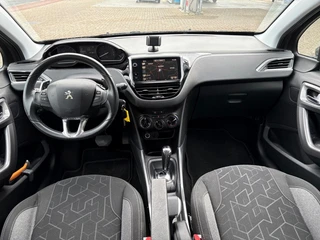 Peugeot 2008 1.2 Puretech Blue Lion Automaat ''Trekhaak - PDC - Navi '' / 23