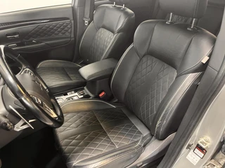 Mitsubishi Outlander 2.4 PHEV Intense+ Automaat / Luxe Lederen bekleding / elektrische kofferklep / Trekhaak / Achteruitrijcamera / 10