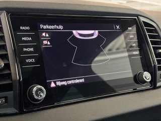 Skoda Karoq 1.5 TSI Sportline | Pano | Clima | Stuur/Stoelverwarming | Cruise | Carplay | Navi | ( Vestiging - Nieuwegein) / 24