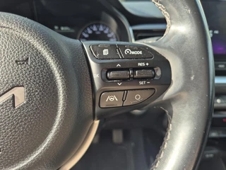 Kia Stonic 1.0 T-GDi MHEV DynamicPlusLine | Cruise Control | Climate Control | Camera | Navigatie | Parkeersensoren | Trekhaak | Zwart Dak | / 16