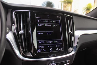 Volvo V60 2.0 B4 Inscription | NL auto | 2e eigenaar | BTW auto | Stuurverwarming | Leer | Cruise control | DAB | Camera | LED | Navigatie | Bluetooth | PDC / 24