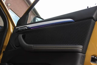 BMW X2 sDrive18i High Executive M-sport | 2e eigenaar | Driving Assistant | Panoramadak | 19 inch | Keyless entry | Head-up | Shadow line | HiFi audio | Stoelverwarming | Alcantara / 36