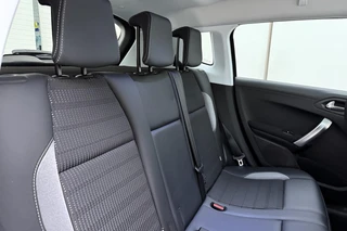 Peugeot 2008 1.2T Blue Lease Allure | 130PK | Trekhaak | Navigatie pakket | Climate control | Panorama dak | Climate Control | Camera achter | / 17