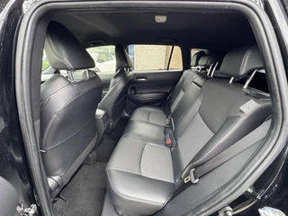 Toyota Corolla Cross 2.0 HYBRID 184PK FIRST-EDITION BLIND-SPOT EL-ACHTERKLEP LM-VELGEN KEYLESS PARK-SENSOREN STOELVERW DRAADLOOS-LADEN AD-CRUISE BLUETOOTH / 18