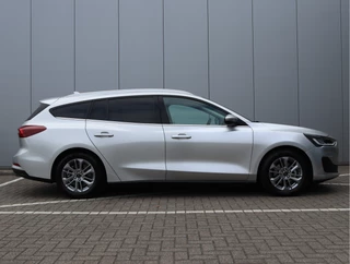 Ford Focus Wagon 1.0 EcoBoost Hybrid Titanium  | Trekhaak | Navigatie | Org. NL / 17