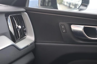 Volvo XC60 T6 Recharge AWD R-Design | Trekhaak | Parkeercamera |Panoramadak | Longe Range | Keyless / 46