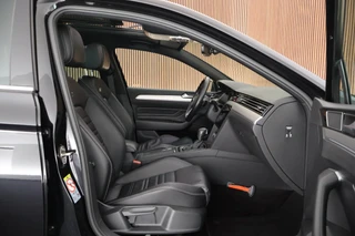 Volkswagen Passat Variant 1.5 TSI 150pk DSG 2x R-Line Panoramadak Leder Camera Stoelverwarming Virtual Cockpit / 14