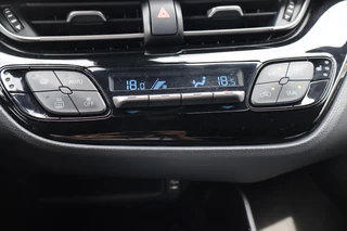 Toyota C-HR 1.8 HYBRID STYLE / 23