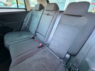 Volkswagen Tiguan 1.5 TSI ACT Highline Business R / Pano / 2x Massage / ACC / Trekhaak / Zeer kompleet ! / 35