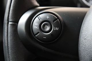 MINI Clubman Cooper Business  / Navigatiesysteem / Bluetooth / Airconditioning / Audio / 17 Inch / Cruise Control / 29