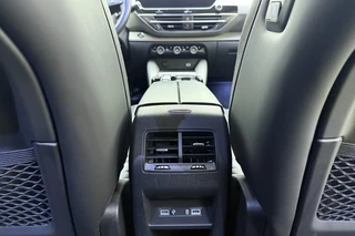 Citroen C5 X 1.6 Plug-in Hybrid 225 Shine Automaat | Navigatie | Stoel & Stuurverwarming | Keyless | Lederen bekleding | Massage stoelen | Extra getint glas | Camera / 17