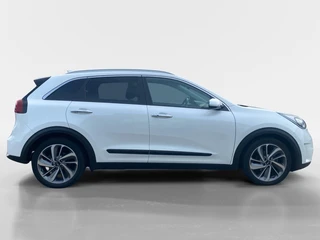 Kia Niro 1.6 GDi Hybrid ExecutiveLine | Dodehoekdetectie | Lederen bekleding | Stoelverwarming en ventilatie | 18 inch  LM-velgen | Elektr. stoel | Parkeercamera | / 6