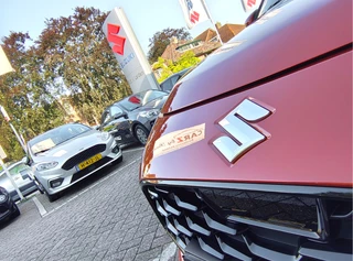 Suzuki Swift 1.2 COMFORT SMART HYBRID  Direct Leverbaar | Tot 10 JAAR GARANTIE!  Inclusief € 2.200,- Voorraad Voordeel / 31
