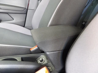 SEAT Arona 1.0 TSI 95pk Style Business Intense / 39