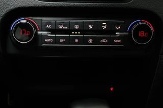 Kia ProCeed 1.5 T-GDI GT-Line | CAMERA | CLIMATE CONTROL / 38