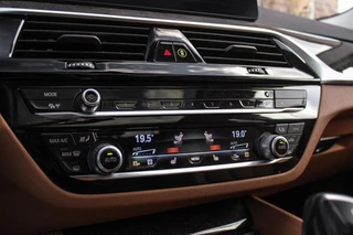 BMW 5-serie Touring 540i xDrive High Executive Luxury-Line | 1e eigenaar | Achterasbesturing | Cruise control adaptief | Apple carplay | Adaptief LED | DAB | Panoramadak | HiFi audio / 30