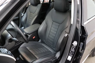 BMW X3 xDrive30i High Executive xLine Automaat  / Panoramadak / Trekhaak / Sportstoelen / Leder / 19 Inch / Driving Assistant Plus / Hifi / LED / Head-Up Display / Achteruitrijcamera / Stoelverwarming / Adaptief Onderstel / Multifunctioneel Instrumentenpaneel / 17