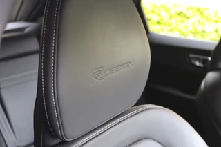 Volvo XC60 2.0 T4 R-Design  LED/Leder/Navi/Camera/CarPlay/Virtual Cockpit/Crc/19" / 24