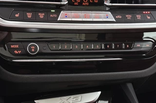 BMW X3 xDrive30e Panoramadak Merino Leder Apple CarPlay Achteruitrijcamera / 42