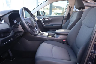Toyota RAV4 2.5 HYBRID DYNAMIC CAMERA ADAP-CRUISE ANDROID/APPLE STOEL/VOORRUITVERW. LM-VELGEN P-SENSOREN / 16