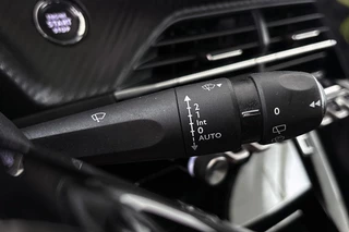 Peugeot e-2008 EV GT 50 kWh Achteruitrijcamera Apple Carplay Dodehoek LED Koplampen / 41
