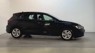 Volkswagen Golf 1.0 TSI 110pk Life Sfeerverlichting Navigatie Parkeersensoren App-Connect / 12