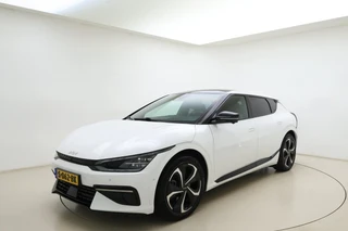 Kia EV6 GT-Line 77.4 kWh SOH: 100%! | Glazen schuifdak | Trekhaak | Stoel & Stuurverwarming | Electrische achterklep | Keyless | Rondomzicht camera