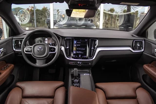 Volvo V60 2.0 B4 Inscription | NL auto | 2e eigenaar | BTW auto | Stuurverwarming | Leer | Cruise control | DAB | Camera | LED | Navigatie | Bluetooth | PDC / 4