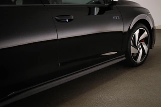 Volkswagen Golf 1.5 eHybrid GTE | LEDER | PANORAMADAK | HEAD UP | STOELVENTILATIE | STUURVERWARMING | TREKHAAK | 18" / 29