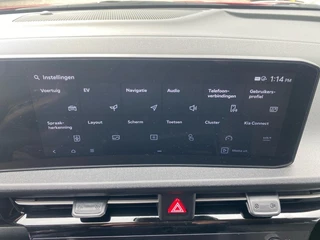 Kia EV6 Light Edition 63 kWh | VOORRAAD VOORDEEL NU €42.950,- | Direct leverbaar | Stoel+Stuur verwarming | Climate control | Navigatie | Parkeer camera achter | Parkeer sensoren voor en achter / 22