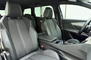 Peugeot 5008 1.2T 130pk Automaat GT | Elektrische achterklep | Black Pack | 19'' velgen | Achteruitrijcamera | 7 Persoons / 15