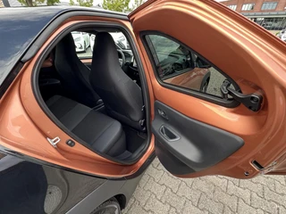 Toyota Aygo X HYBRID 115 ENVY NIEUW EN DIRECT LEVERBAAR!! LED PARK-SENSOREN KEYLESS STOELVERW APPLE/ANDROID CLIMA AD-CRUISE NAVI / 21