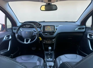 Peugeot 2008 1.2 PureTech Allure automaat / 2