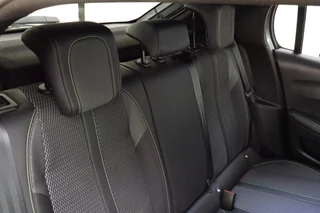 Peugeot 208 1.2T 100pk GT | Demo | Navigatie | Climate & Cruise Control | 3D-Cockpit | Parkeersensoren | Camera / 17
