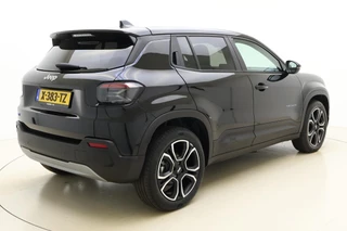 Jeep Avenger Altitude 54 kWh | Adaptive Cruise control | Climate control | Camera | 18" Lichtmetalen velgen | Getint glas | Keyless | Bluetooth | Draadloze telefoonlader / 2