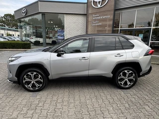 Toyota RAV4 2.5 Plug-in Hybrid AWD BI-TONE PLUS JBL-AUDIO NAVI HEAD-UP BLIND SPOT 360° CAMERA STOEL/STUURVERW EL-KLEP APPLE/ANDROID 1500KG TREKGEW KLASSE 3 ALARM 4S-BANDEN / 2