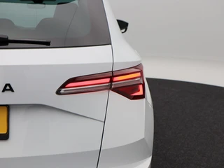 Skoda Karoq 1.5 TSi 150 Pk Automaat Sportline Business | Trekhaak | Stoel/Stuurverwarming | Panorama dak | Matrix LED | Camera | CarPlay | Parkeersensoren | 18 Inch | 50.137 Km !! / 16