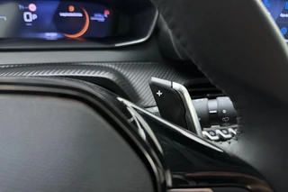 Peugeot 208 1.2 Hybrid 110 e-DCS6 Allure | Parkeersensoren | Appel Carplay/Android Auto draadloos | Climate Control | Cruise Control | Privacy Glass / 20