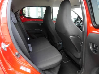 Peugeot 108 1.0 e-VTi Allure | Apple carplay | Achteruitrijcamera | Dab | Mistlampen | Zwart dak | Extra getint glas | Climate control | 5 deurs | Stuurwielbediening / 12