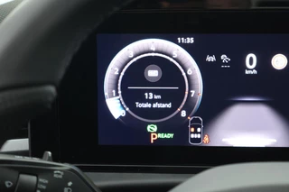 Volkswagen T-Roc 1.5 eTsi 150pk DSG R-Line First Edition Trekhaak Camera Keyless Stoelverwarming Virtual Cockpit Carplay / 41