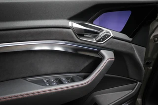 Audi Q8 Sportback e-tron 55 quattro Edition 115 kWh | PANORAMADAK | ACHTERBANKVERWARMING | AMBIENT LIGHTING | HEAD UP | B&O | TREKHAAK | 22" / 34