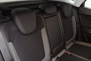 Opel Grandland X 1.2 Turbo 130pk Innovation | Navigatie | Trekhaak | Climate control | AGR Comfortstoelen | Elektrische achterklep | Stoel- en stuurverwarming | Camera / 18