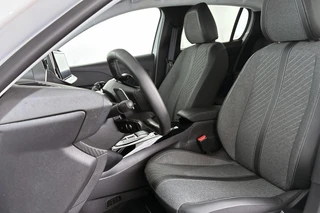 Peugeot 208 1.2 Hybrid 100 e-DCS6 Allure / 7