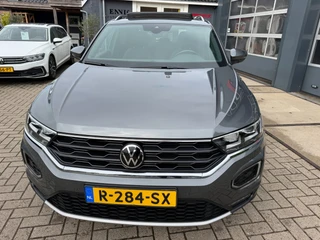 Volkswagen T-Roc 1.5 TSI Sport Business R-Line / Pano / ACC / Led / IQ Drive / Camera / Trekhaak . / 16