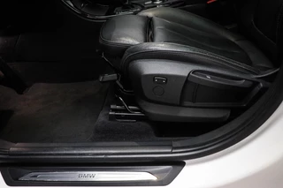 BMW X1 xDrive20i High Executive | PANORAMADAK | HEAD UP | STOELVERWARMING | TREKHAAK / 32