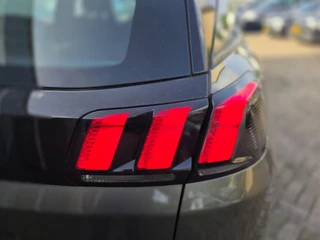 Peugeot 3008 1.2 PureTech NAVI LM PDC TEL LM CC / 15
