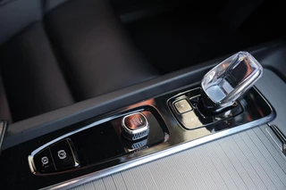Volvo XC60 T6 Recharge AWD Plus Bright | Stoelverwarming | Trekhaak  | Parkeercamera | Panoramadak | Long Range |   Memory Stoelen | Keyless / 40