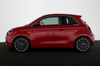 Fiat 500 3+1 La Prima 42 kWh Panoramadak Stoelverwarming Camera Apple CarPlay / 35
