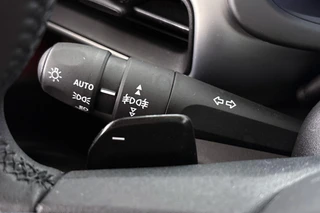 Jeep Avenger 1.2 e-Hybrid Summit Keyless 360-Camera Camera JBL Apple CarPlay / 39