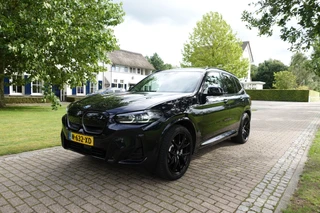 BMW iX3 Executive 80 kWh | Elektr. Trekhaak | Camera | Panorama dak | Adaptieve Cruise | LED | Leder |